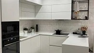 П-образная кухня краска модерн матовая плоская NCS S 0300-N ШР200704 (фото 4)