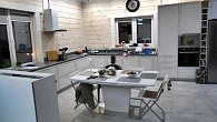 Угловая кухня модерн с островом Леон Бьянка пленка/МДФ РН180602 (фото 3)