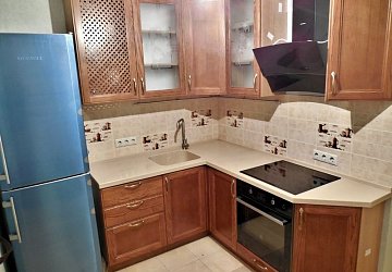 Угловая кухня классика Массив ясеня РЯ180502