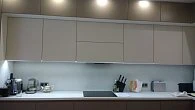 Угловая кухня модерн NCS S 5005-Y50R / NCS S 1002-Y50R РК200603 (фото 4)