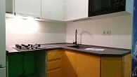 Кухня эмаль с интегрированной ручкой верх RAL9003 / RAL 1033 МС200801 (фото 1)