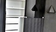 Шкаф-купе две двери, черное стекло вставки (фото 1)