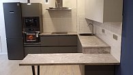 Угловая кухня модерн с бар стойкой Оникс/Cильвер пленка/МДФ ЛМ191104 (фото 4)
