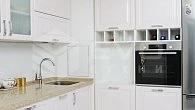 Угловая кухня неоклассика Париж эмаль/МДФ NCS S0505 R20B, РН180510 (фото 9)