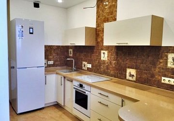 П-образная кухня пластик/МДФ/ЛДСП кремовая