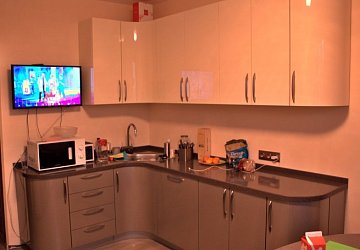 Угловая радиусная кухня хай-тек эмаль/МДФ РН181001