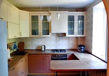 П-образная кухня модерн с барной стойкой Бостон эмаль/МДФ РК180208