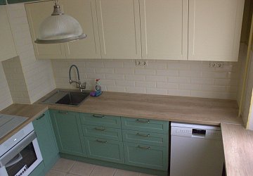 П-образная кухня фасад 3.9 пленка ПВХ мята / песок РИ200704