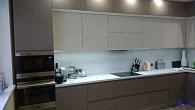 Угловая кухня модерн NCS S 5005-Y50R / NCS S 1002-Y50R РК200603 (фото 2)