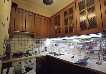 Угловая кухня неоклассика массив Ясеня Т505 цвет 102 темная ЛМ200805