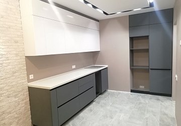 Прямая кухня модерн с порталом Fenix пластик/МДФ ИФ190504