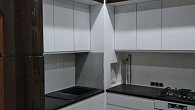 Угловая кухня модерн МДФ эмаль AMZ407 гл / RAL9003 матовая РК200702 (фото 3)