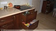Прямая кухня классика с тумбочкой Массив ольхи с патиной ЛМ191002 (фото 10)