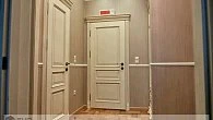 Шкаф трехдверный / дверь из массива ясеня (фото 2)