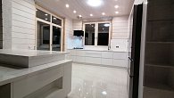 Угловая кухня с островом эмаль МДФ КВ1 RAL9016 Trafic white ЛВ191101 (фото 3)