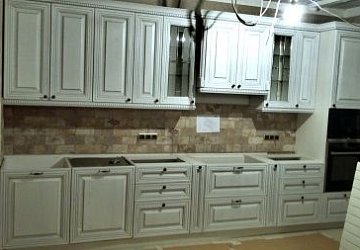 Прямая кухня классика Массив дуба 420 см