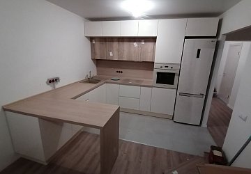 Кухня модерн Тимбер Галифакс / RAL WCP115 с барной стойкой ШР200702