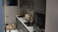 Прямая кухня неоклассика с двумя шкафами Массив ясеня ЛП191001 (фото 5)
