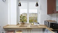 Угловая кухня неоклассика со столом под окном Эйвон эмаль/МДФ РН180605 (фото 7)