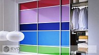 Шкаф-купе 3 двери разноцветное стекло (фото 1)