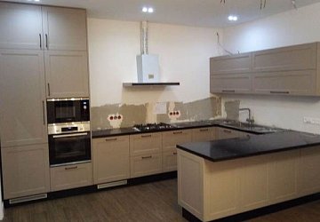 П-образная кухня неоклассика Панфасад пленка/МДФ ЛШ191002