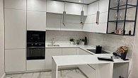 П-образная кухня краска модерн матовая плоская NCS S 0300-N ШР200704 (фото 1)