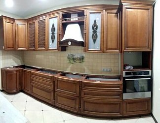 Угловая кухня с радиусными фасадами прованс Массив ольхи