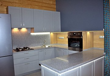 П-образная кухня неоклассика массив ясеня РК180503