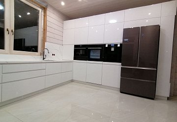 Угловая кухня с островом эмаль МДФ КВ1 RAL9016 Trafic white ЛВ191101