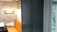 Прямая кухня неоклассика с двумя шкафами Массив ясеня ЛП191001 (фото 4)