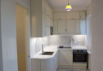 Угловая кухня неоклассика Массив ясеня ЛК200104