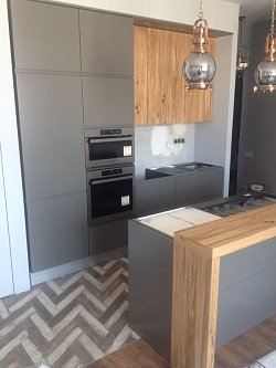 Прямая кухня хай-тек с островом Шпон дуба/пластик/МДФ/ЛДСП РН180610