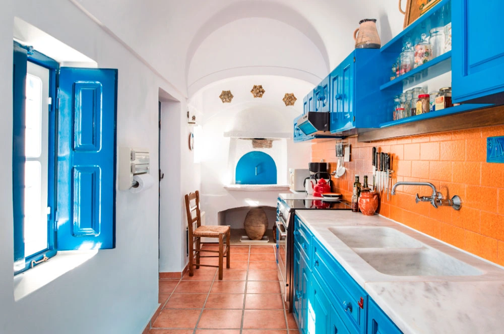 Кухня в греческом стиле: свобода и простор в каждом сантиметре