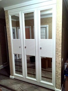 Шкаф 3 двери распашной и комод